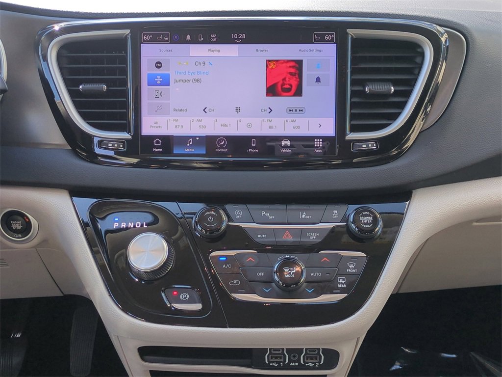 Used 2024 Chrysler Pacifica Touring-L image 20