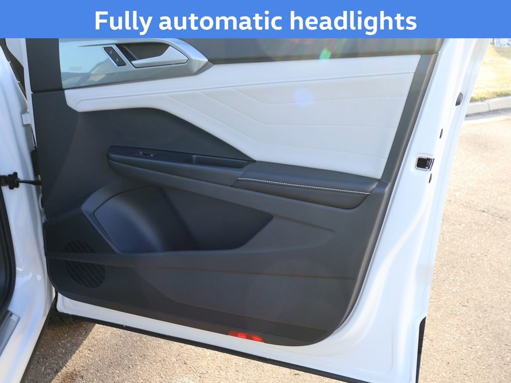 New 2026 Volkswagen Taos SEL image 10