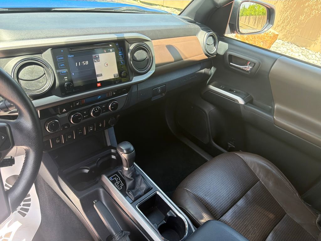 Used 2016 Toyota Tacoma Limited w/ Towing Package AWD/4WD image 17