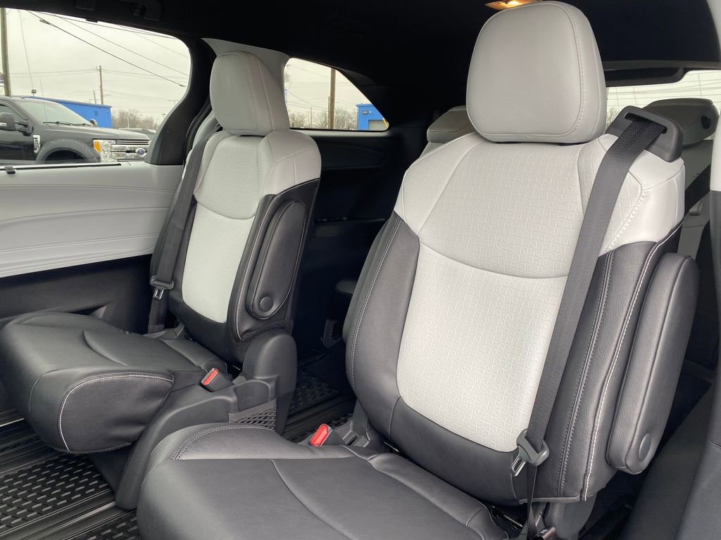 Used 2025 Toyota Sienna XSE image 16