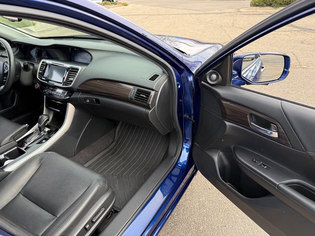 Used 2017 Honda Accord EX-L image 18