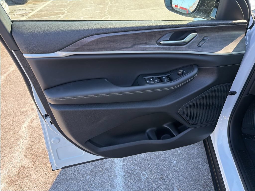 New 2025 Jeep Grand Cherokee L Limited AWD/4WD image 5