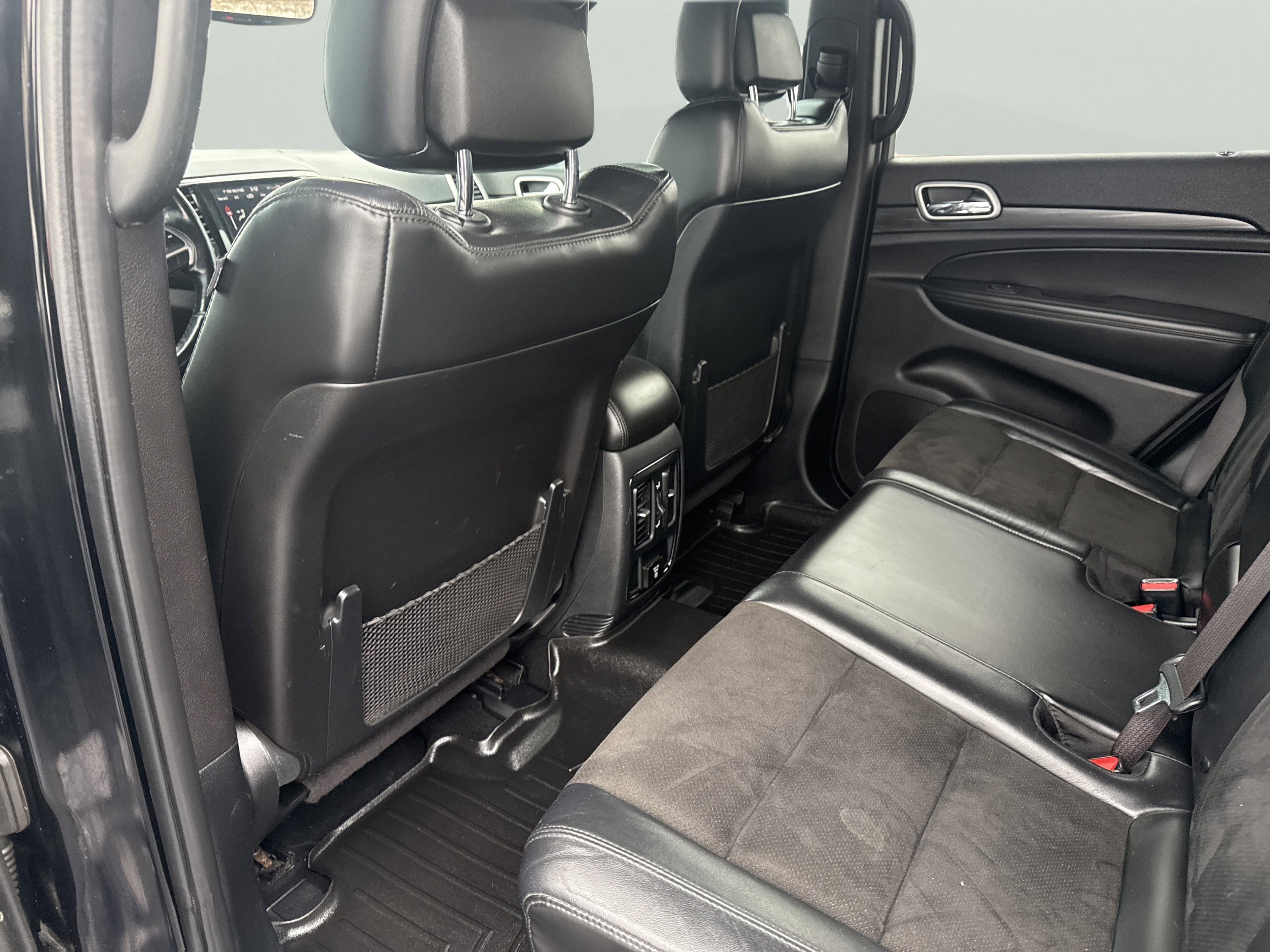 Used 2020 Jeep Grand Cherokee Altitude image 11