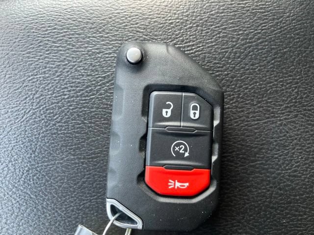 Used 2023 Jeep Wrangler Unlimited Sahara w/ Cold Weather Group AWD/4WD image 16
