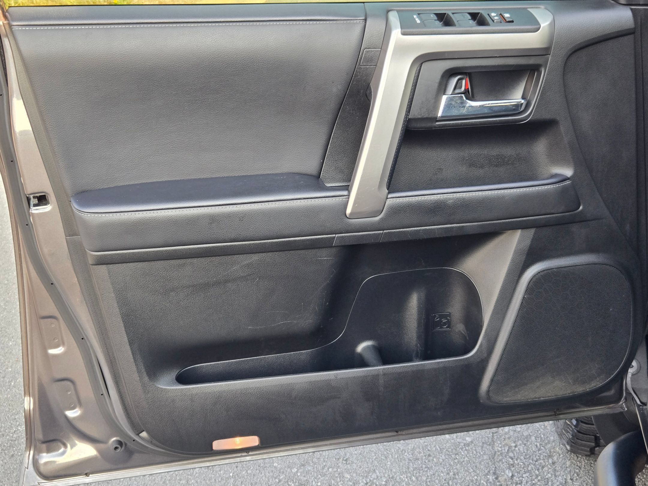 Used 2020 Toyota 4Runner SR5 Premium w/ Moonroof Package RWD image 20
