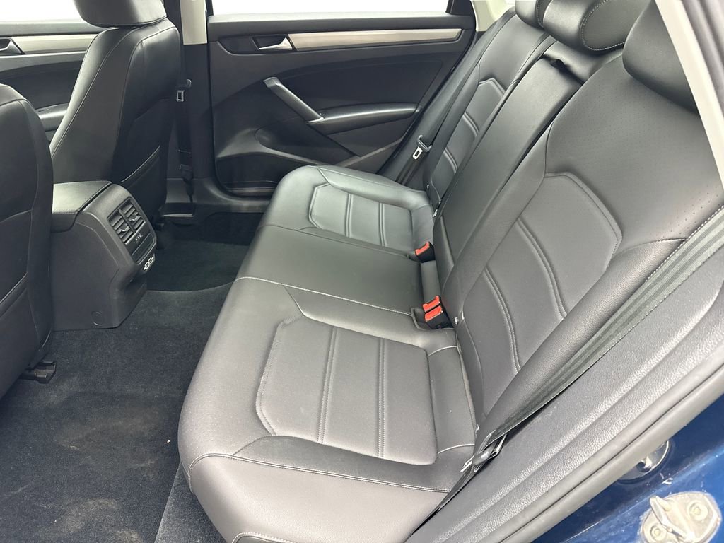 Used 2022 Volkswagen Passat 2.0T SE FWD image 31