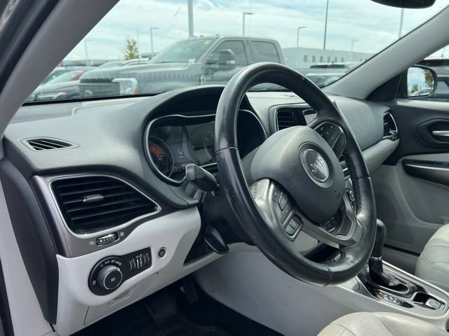 Used 2019 Jeep Cherokee Limited AWD/4WD image 9