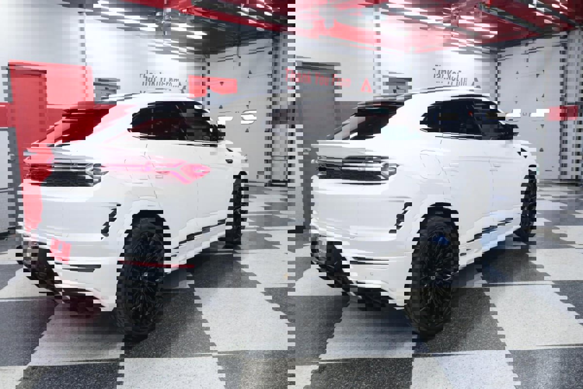 Used 2025 Lamborghini Urus SE image 7