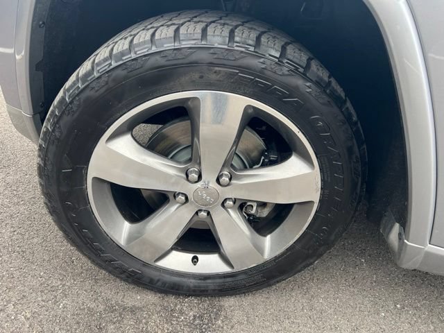Used 2014 Jeep Grand Cherokee Overland w/ Advanced Technology Group AWD/4WD image 40
