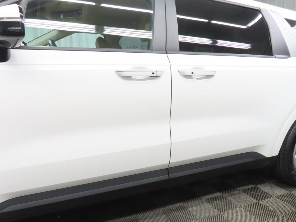 Used 2022 Kia Carnival LX FWD image 36