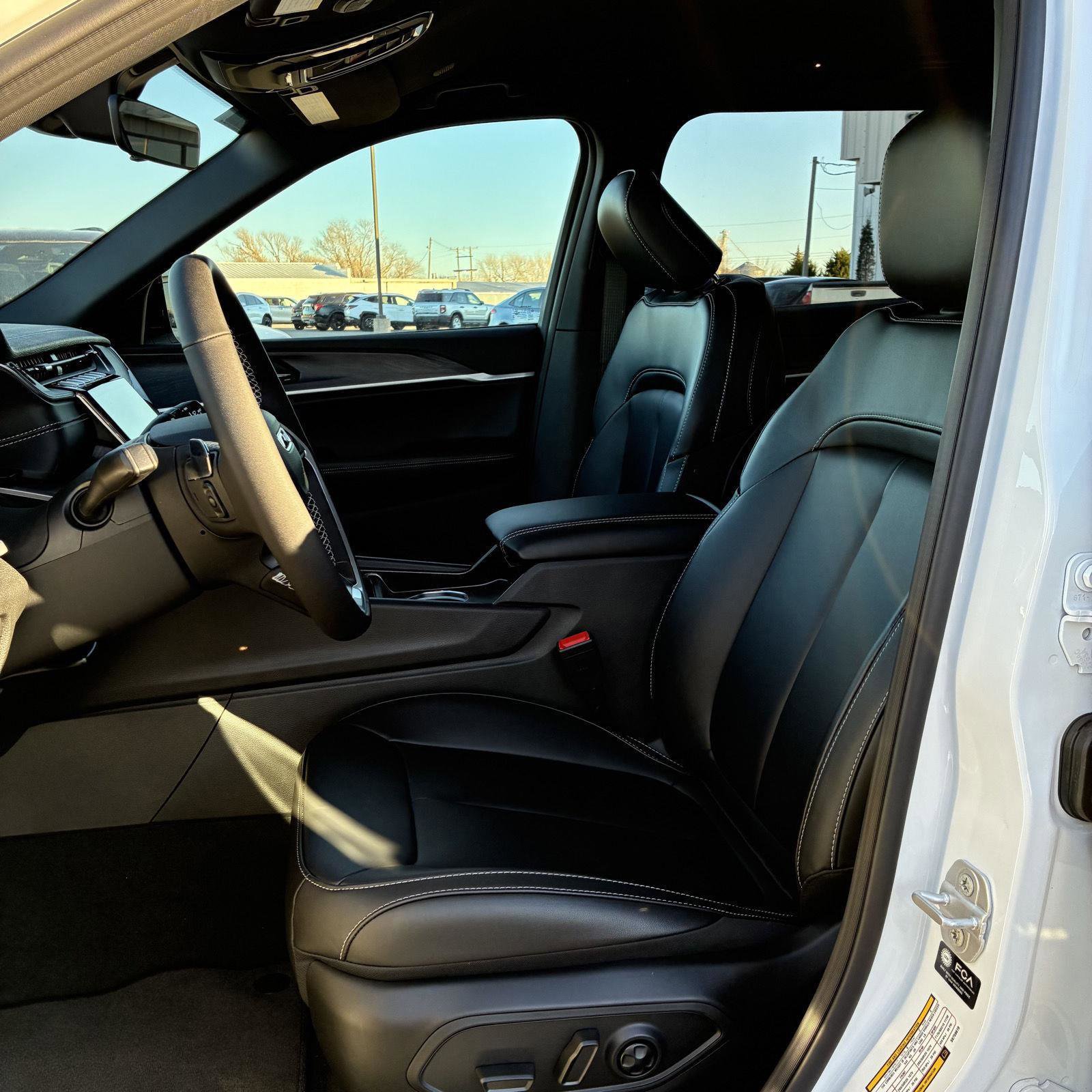 New 2025 Jeep Grand Cherokee L Limited w/ Black Appearance Package image 11