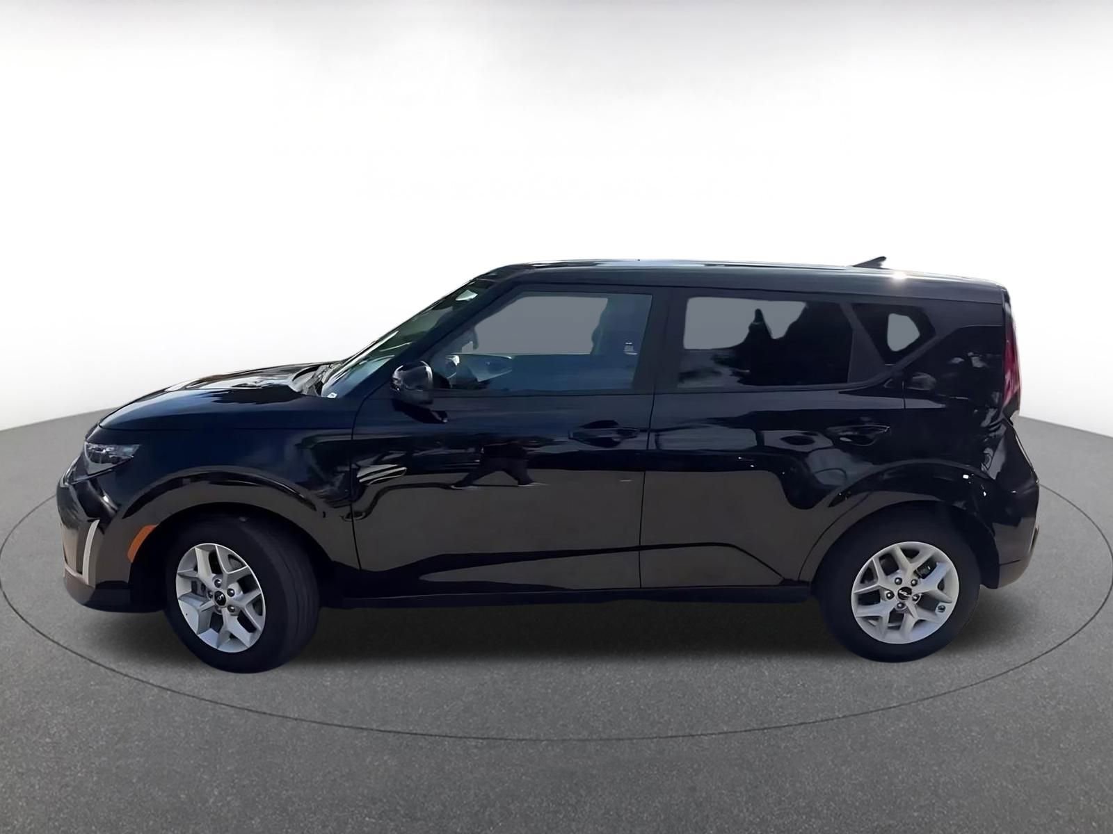 Used 2025 Kia Soul LX w/ LX Technology Package image 9