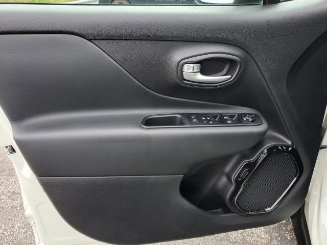 Used 2020 Jeep Renegade Altitude AWD/4WD image 19