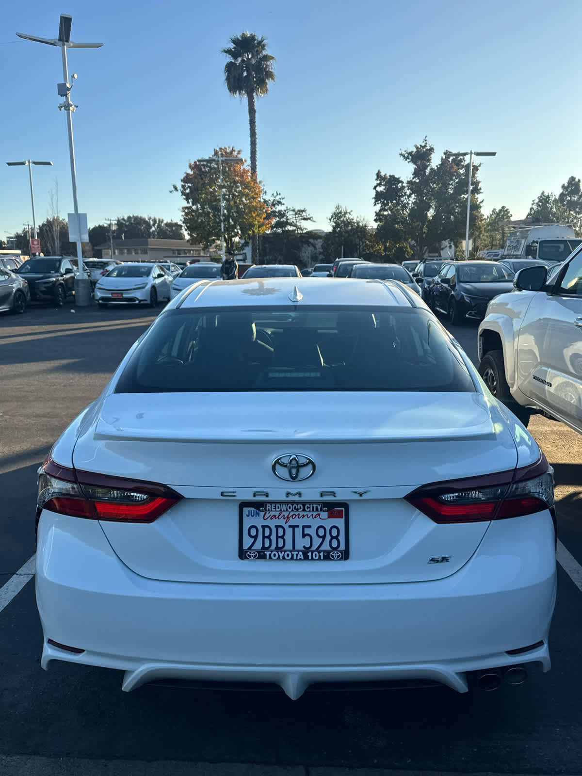 Used 2022 Toyota Camry SE image 4