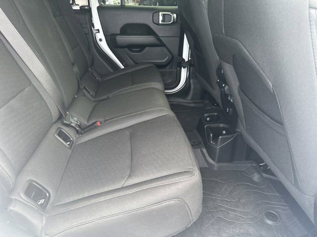 Certified 2020 Jeep Gladiator Overland image 17