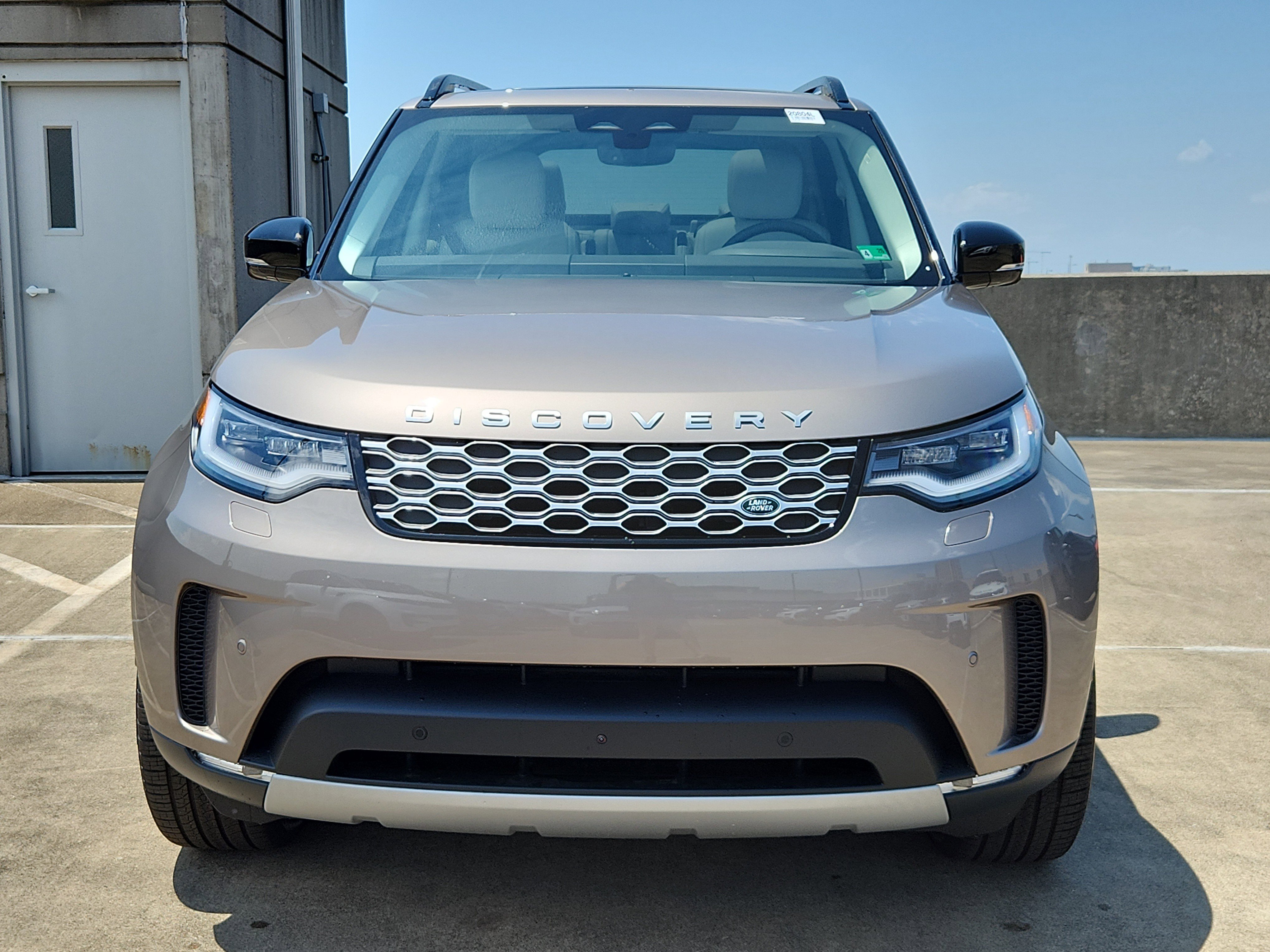 New 2025 Land Rover Discovery S image 8