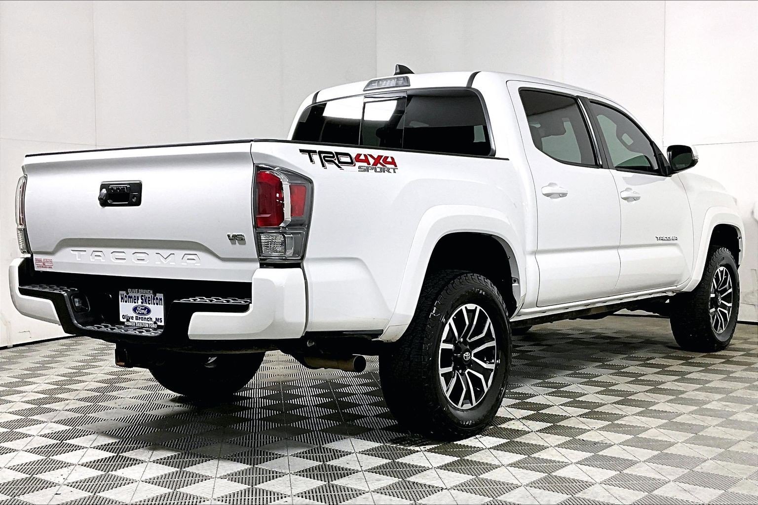 Used 2020 Toyota Tacoma TRD Sport image 12