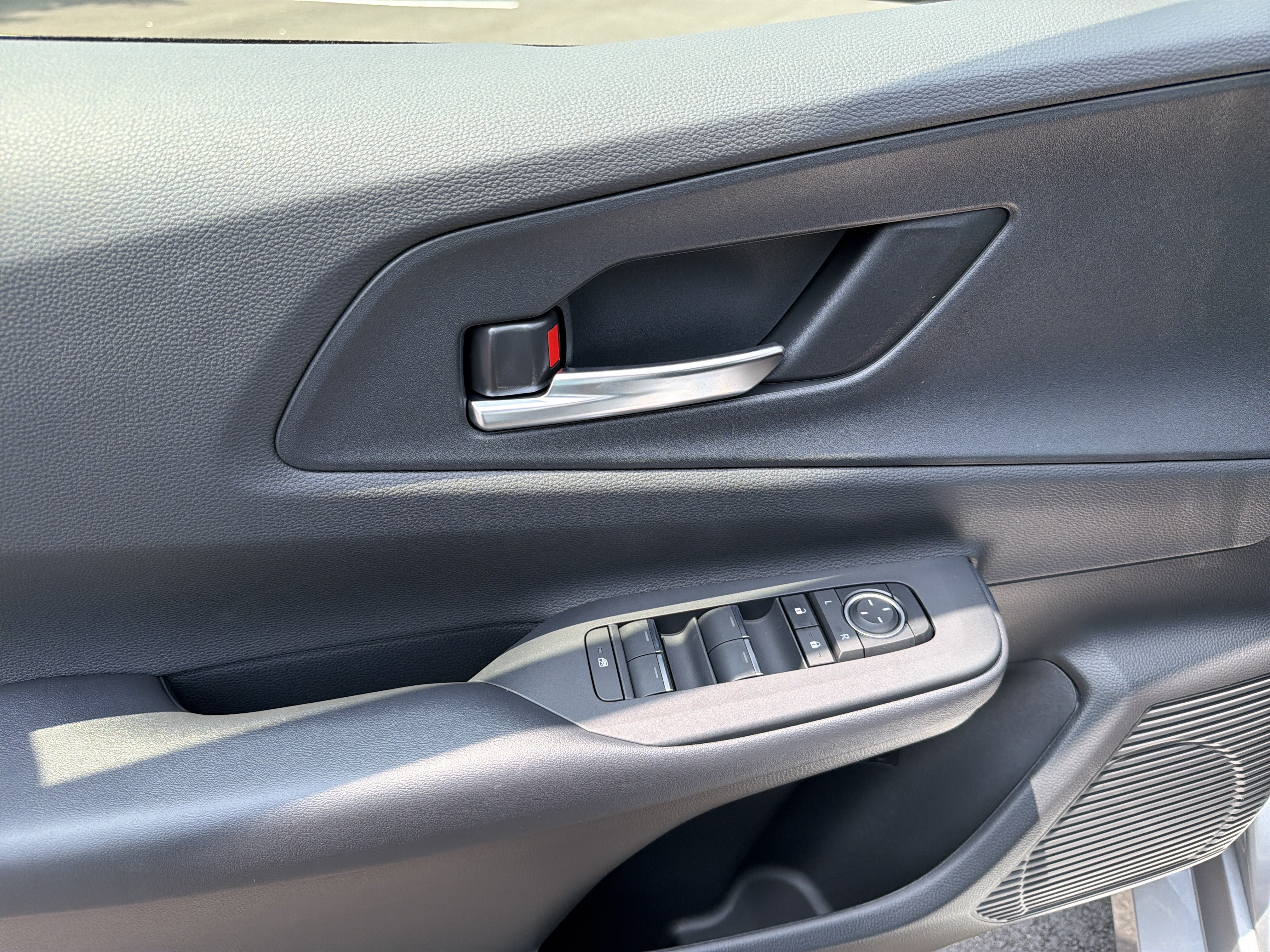 New 2026 Toyota Prius Plug-In Hybrid FWD image 8