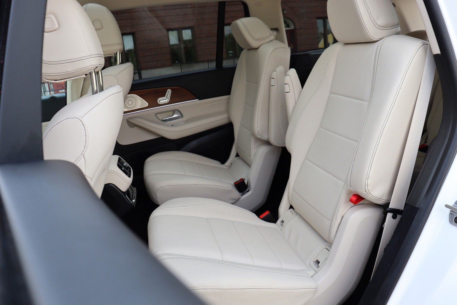 Used 2024 Mercedes-Benz GLS 450 4MATIC image 13