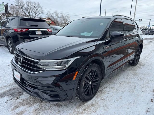 Used 2022 Volkswagen Tiguan SE R-Line image 3