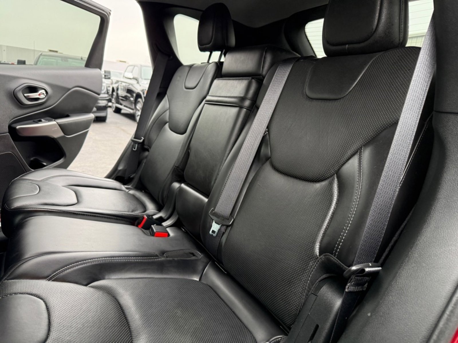 Used 2019 Jeep Cherokee Limited w/ Luxury Group image 17