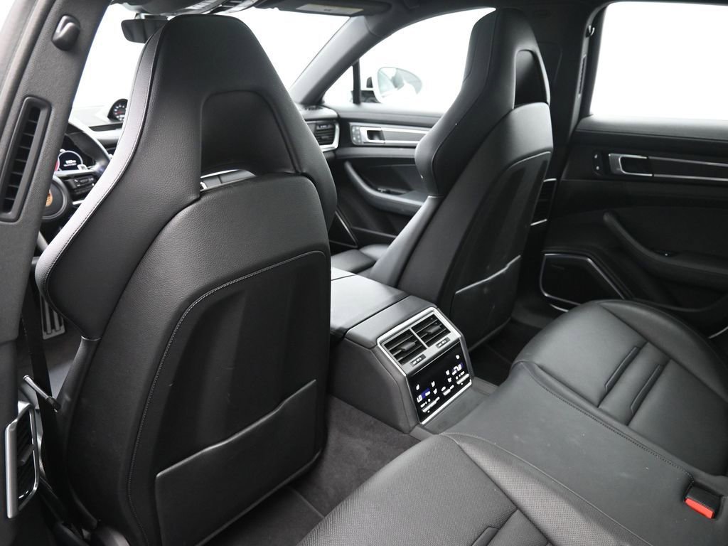 Certified 2023 Porsche Panamera Platinum Edition image 11