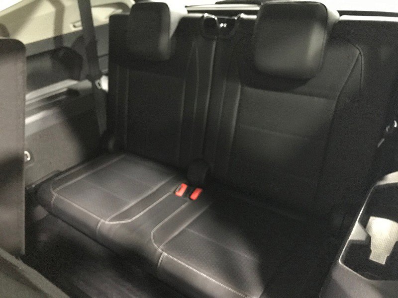 Used 2020 Volkswagen Tiguan SE w/ Panoramic Sunroof Package image 19