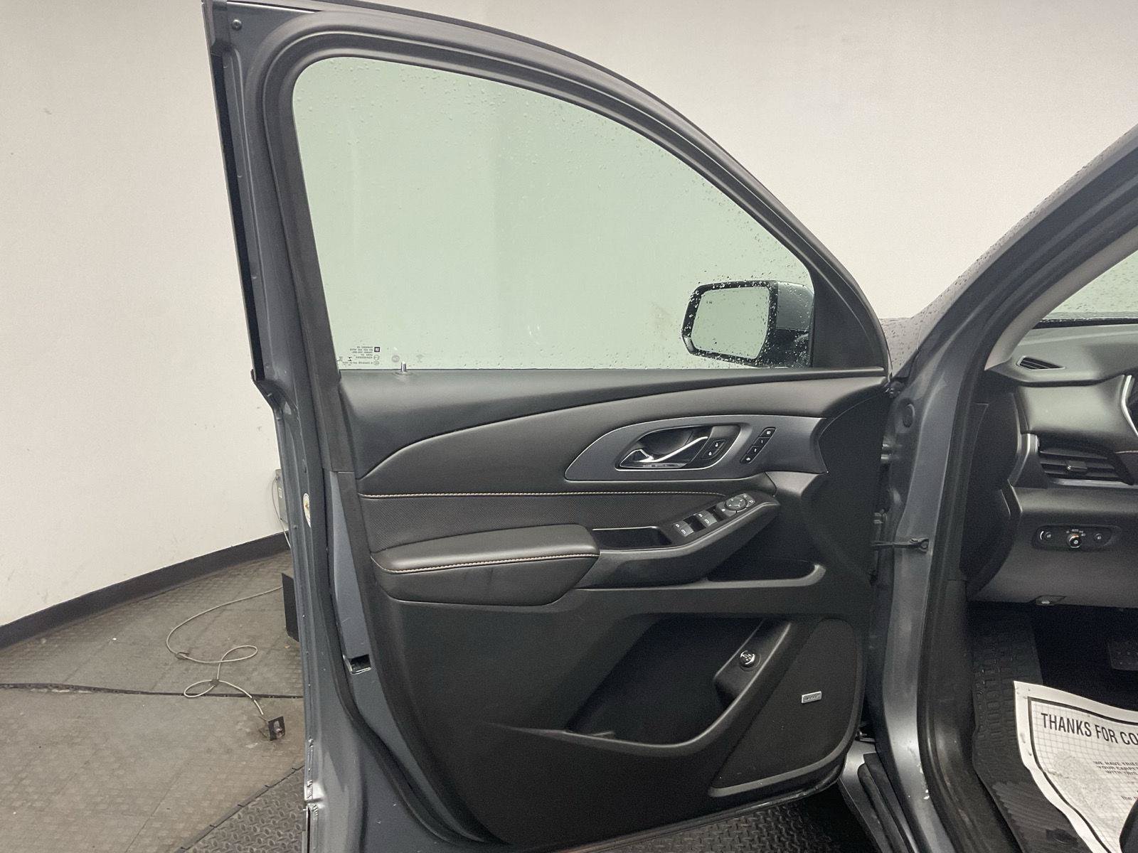 Used 2020 Chevrolet Traverse Premier FWD image 9