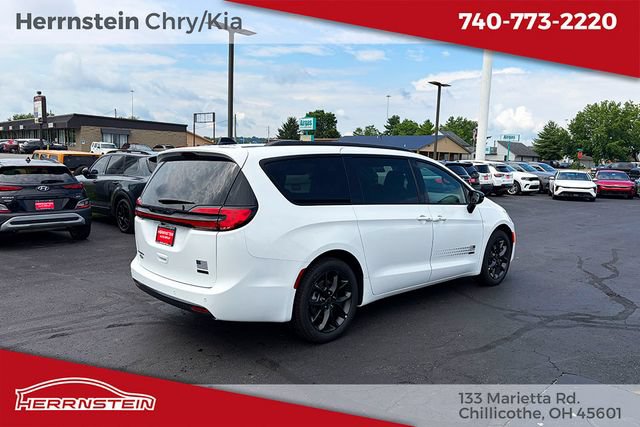 New 2027 Chrysler Pacifica Select FWD image 28