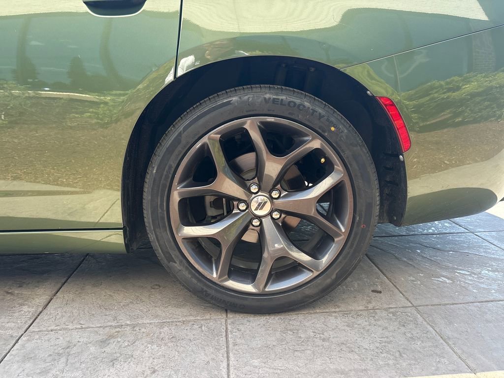 Used 2019 Dodge Charger SXT w/ Plus Group RWD image 10