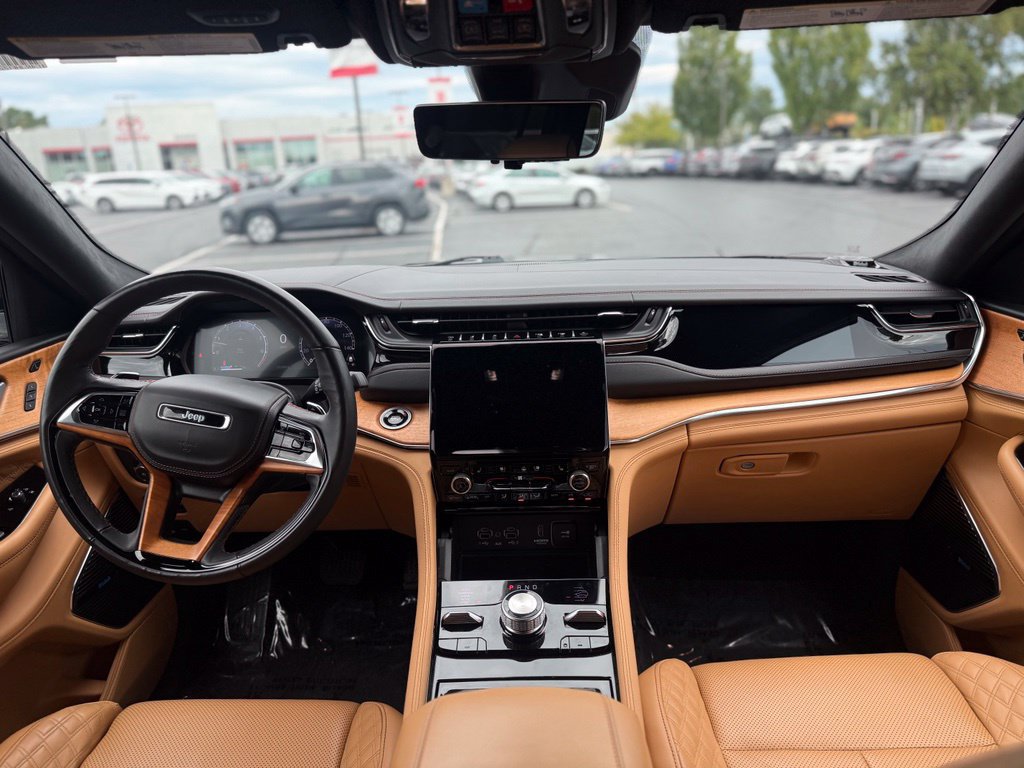 Used 2025 Jeep Grand Cherokee Summit AWD/4WD image 21