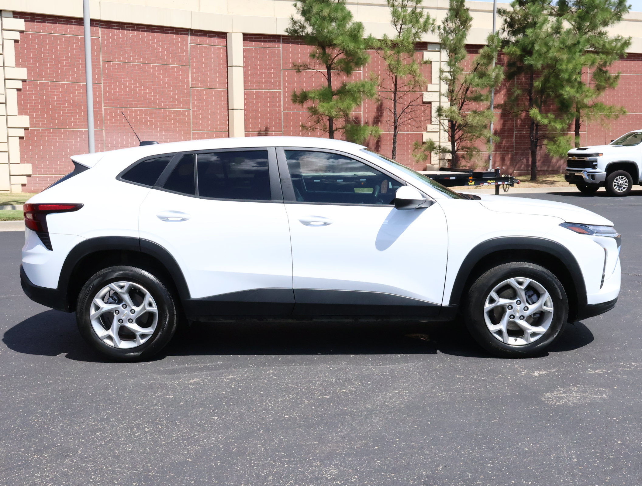 Used 2025 Chevrolet Trax LS w/ LS Convenience Package FWD image 26