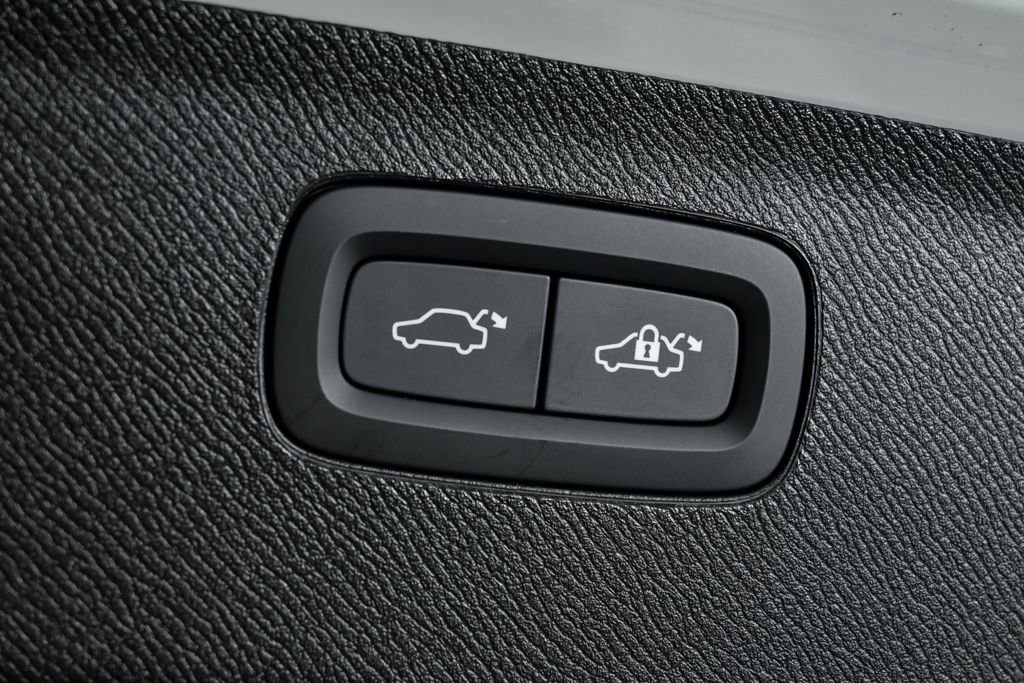 New 2026 Volvo XC90 B6 Plus w/ Protection Package Premier image 33