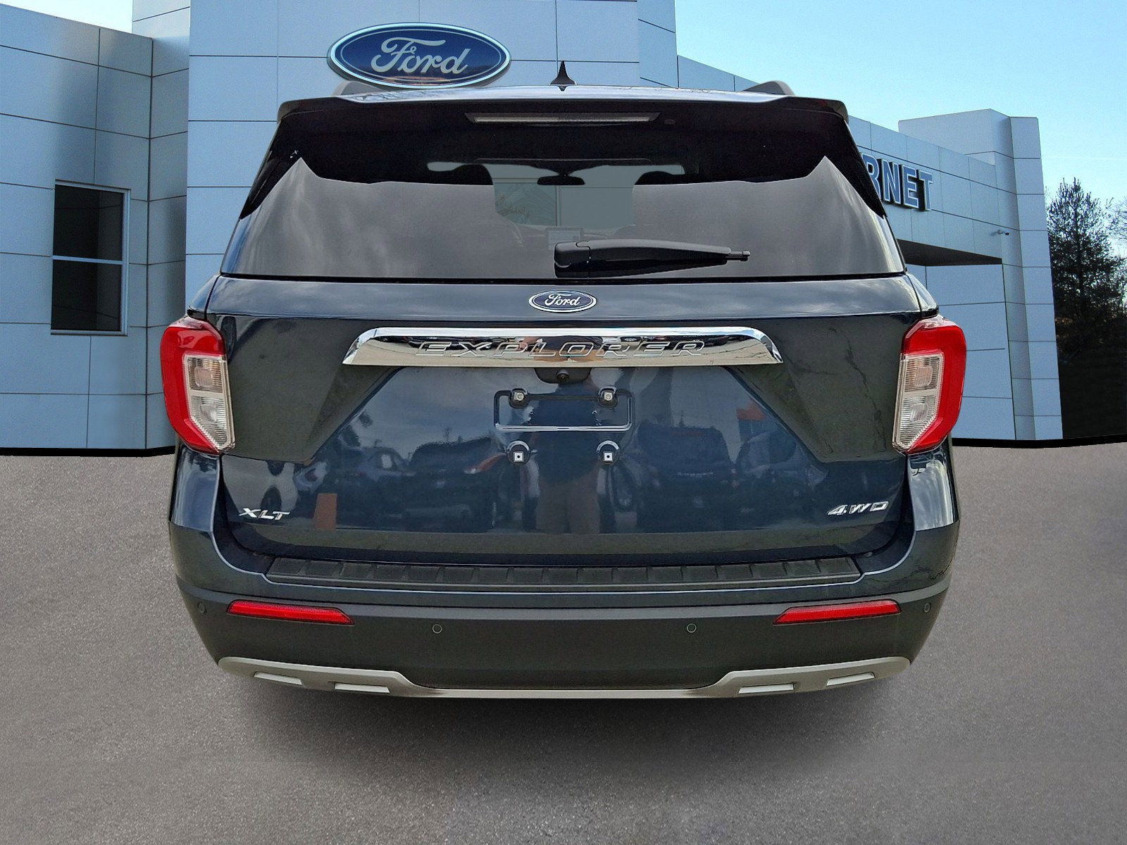 Certified 2024 Ford Explorer XLT w/ Equipment Group 202A image 7