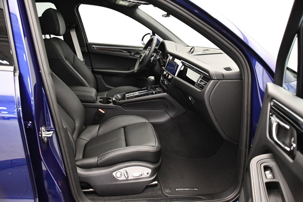 Certified 2025 Porsche Macan image 51