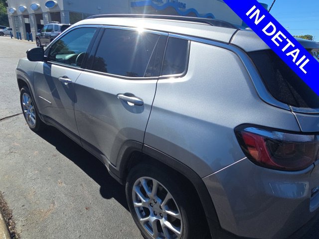 Used 2023 Jeep Compass Latitude AWD/4WD image 4