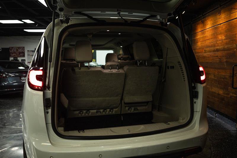 Used 2021 Chrysler Pacifica Limited w/ Premium & Safety Sphere Group image 7