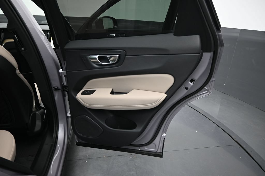 New 2026 Volvo XC60 T8 Plus w/ Climate Package PRO AWD/4WD image 16