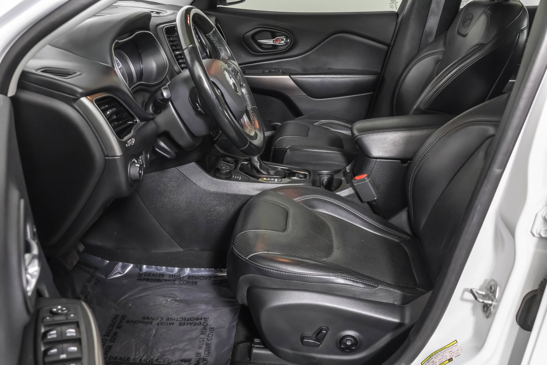 Used 2019 Jeep Cherokee Overland w/ Technology Group AWD/4WD image 22