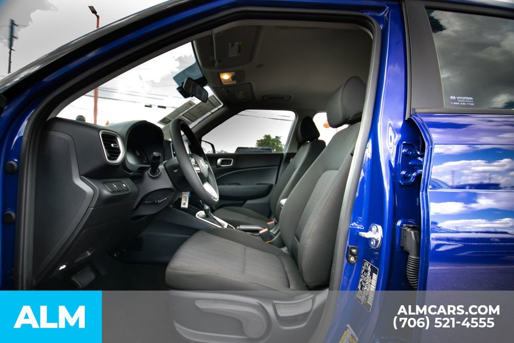 Certified 2025 Hyundai Venue SE image 11