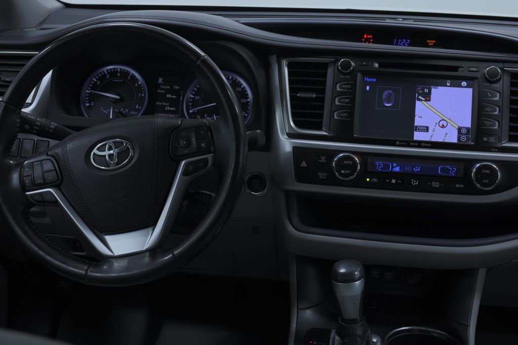 Used 2017 Toyota Highlander XLE image 17