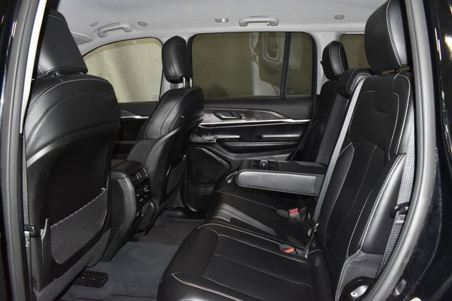 Used 2023 Jeep Grand Cherokee Limited image 30