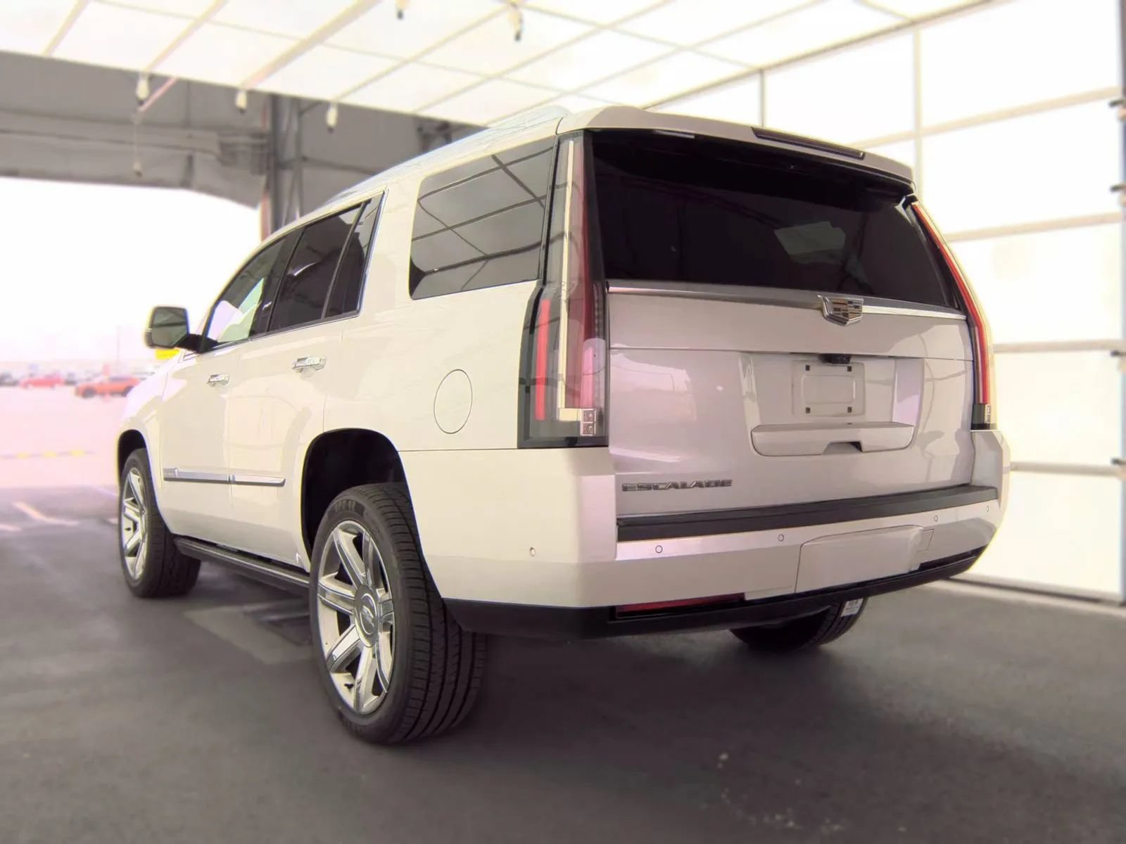 Used 2019 Cadillac Escalade Premium Luxury AWD/4WD image 6