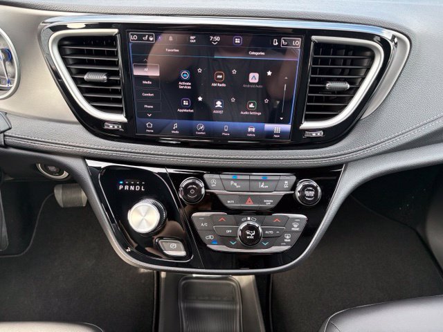 New 2027 Chrysler Pacifica Select FWD image 30