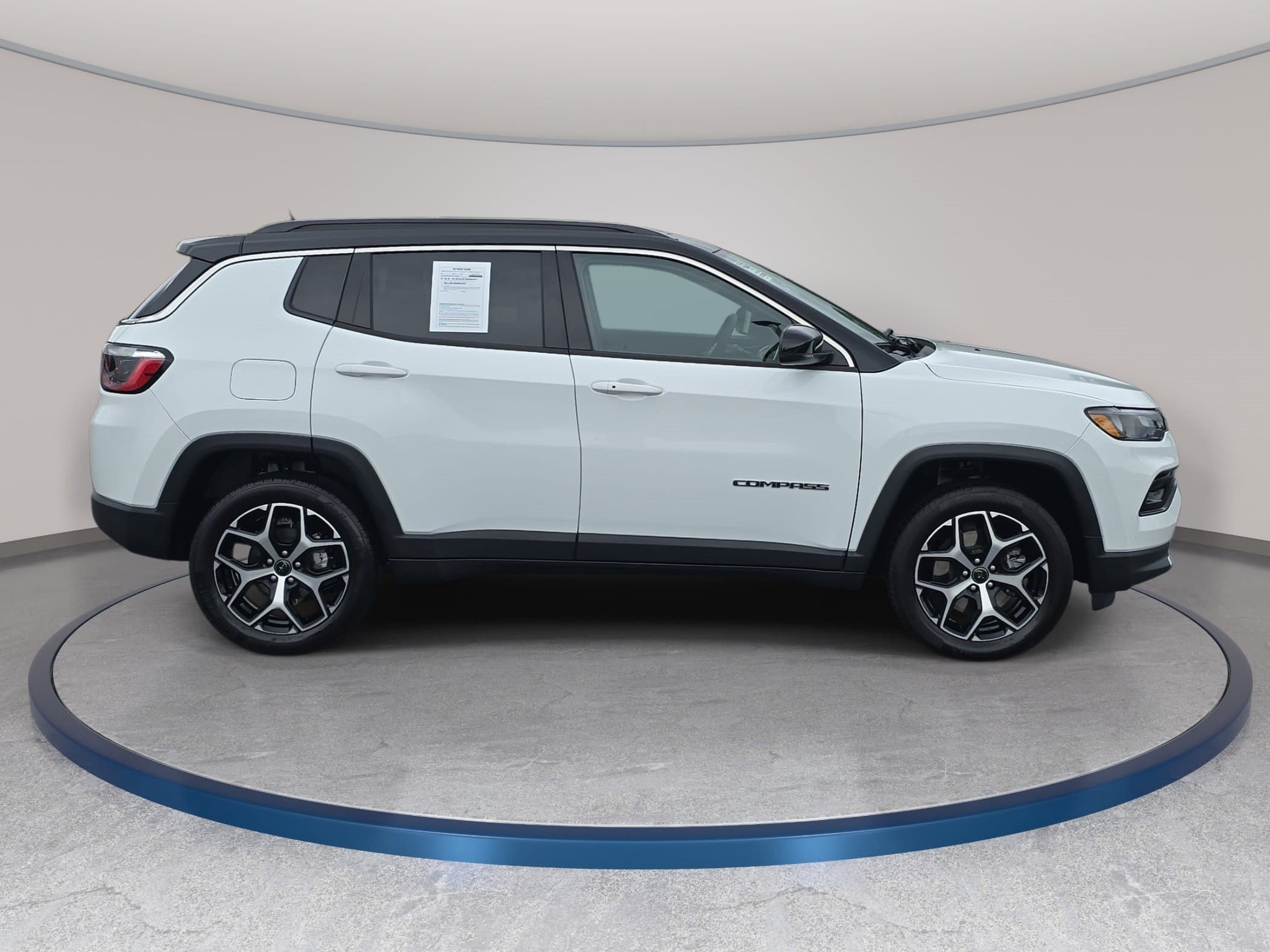 Used 2025 Jeep Compass Limited w/ Sun & Sound Group AWD/4WD image 4