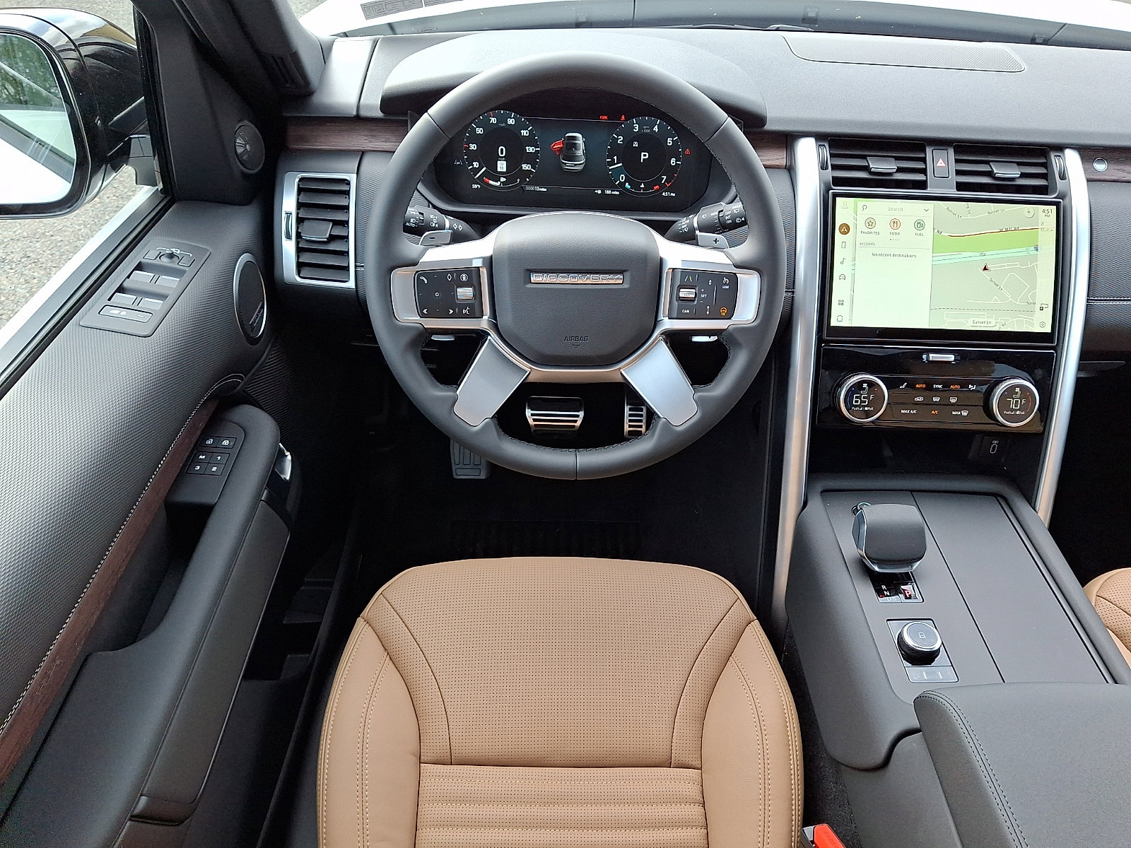 New 2026 Land Rover Discovery Dynamic SE image 4