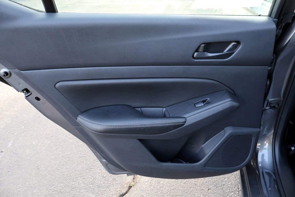 Used 2025 Nissan Altima 2.5 SV FWD image 21