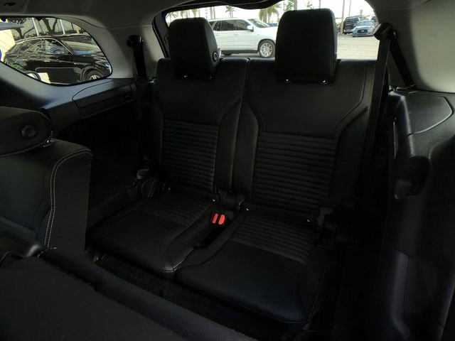 Used 2024 Land Rover Discovery S image 20