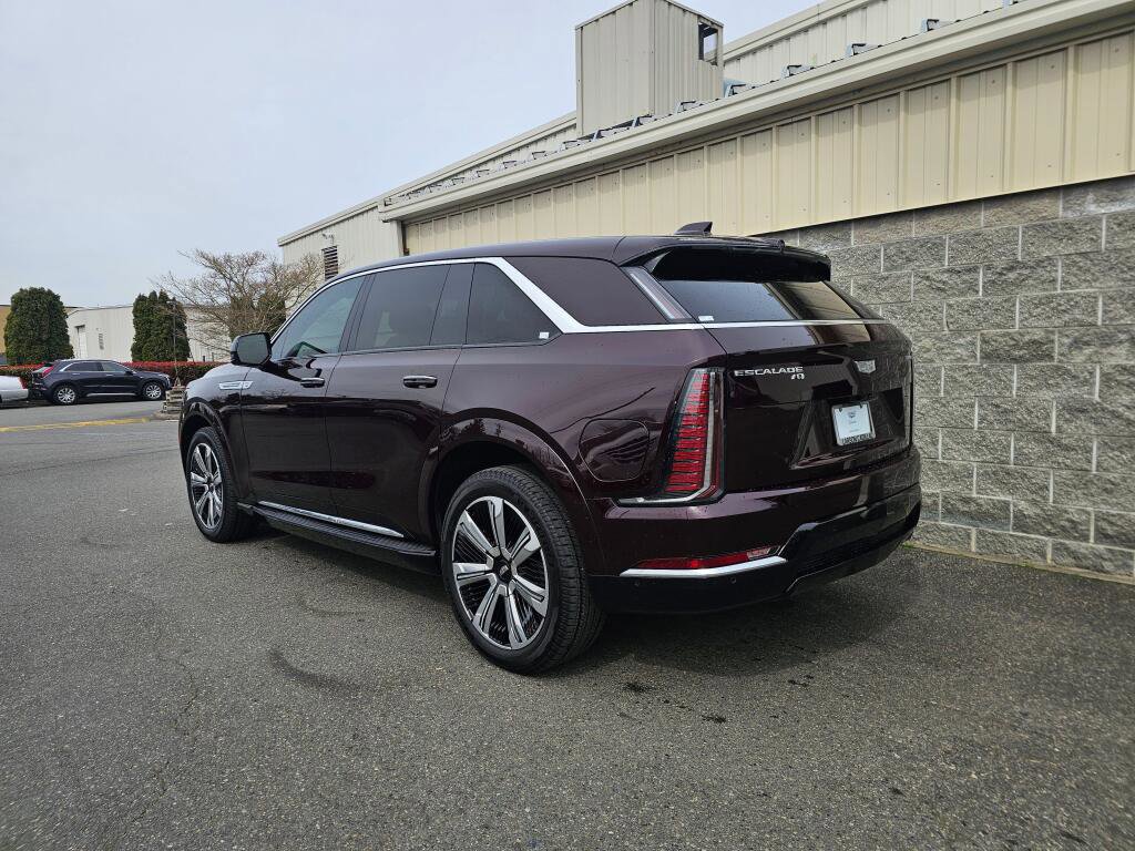 Used 2025 Cadillac Escalade IQ Luxury 2 image 4