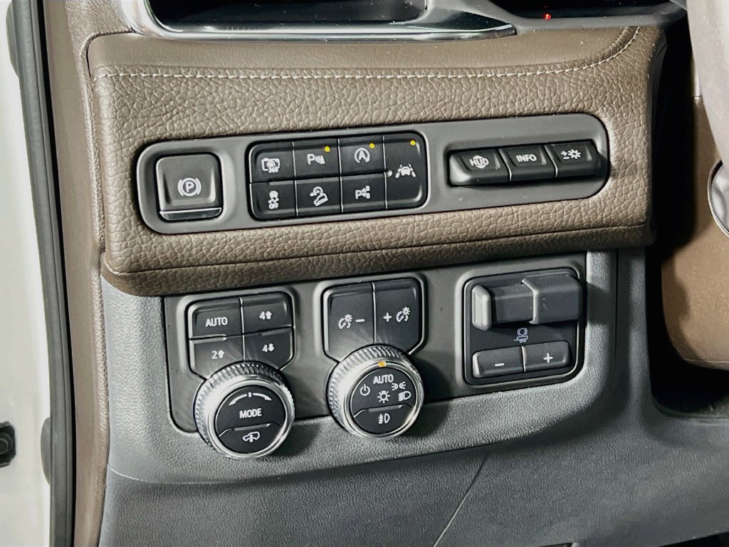 Used 2023 GMC Yukon Denali w/ Denali Reserve Package AWD/4WD image 10